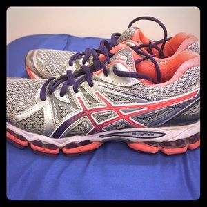 Size 9 ASIC Running Sneakers!
